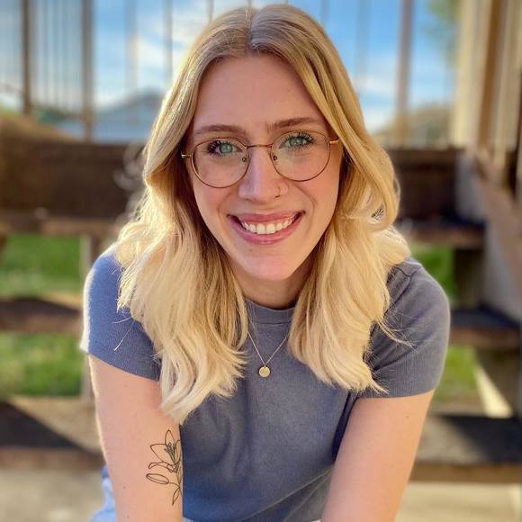 Meet your Posher, Olivia - Picture 1 of 1